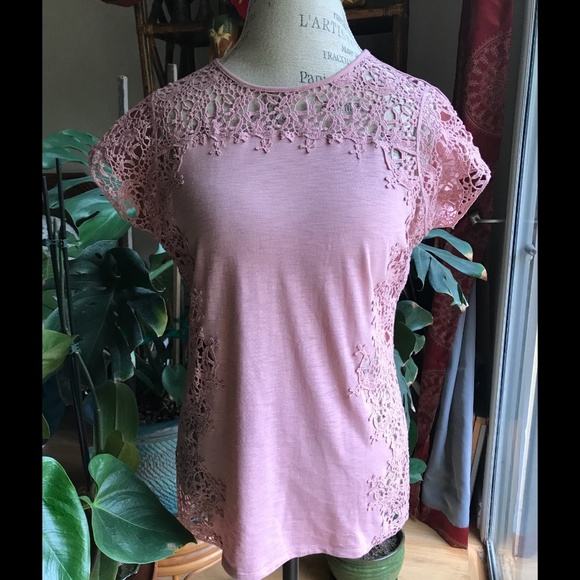 Sundance Tops - 🎉H-P🎉 SUNDANCE Lovely Lacey Blush Pink T-Shirt Sz. S